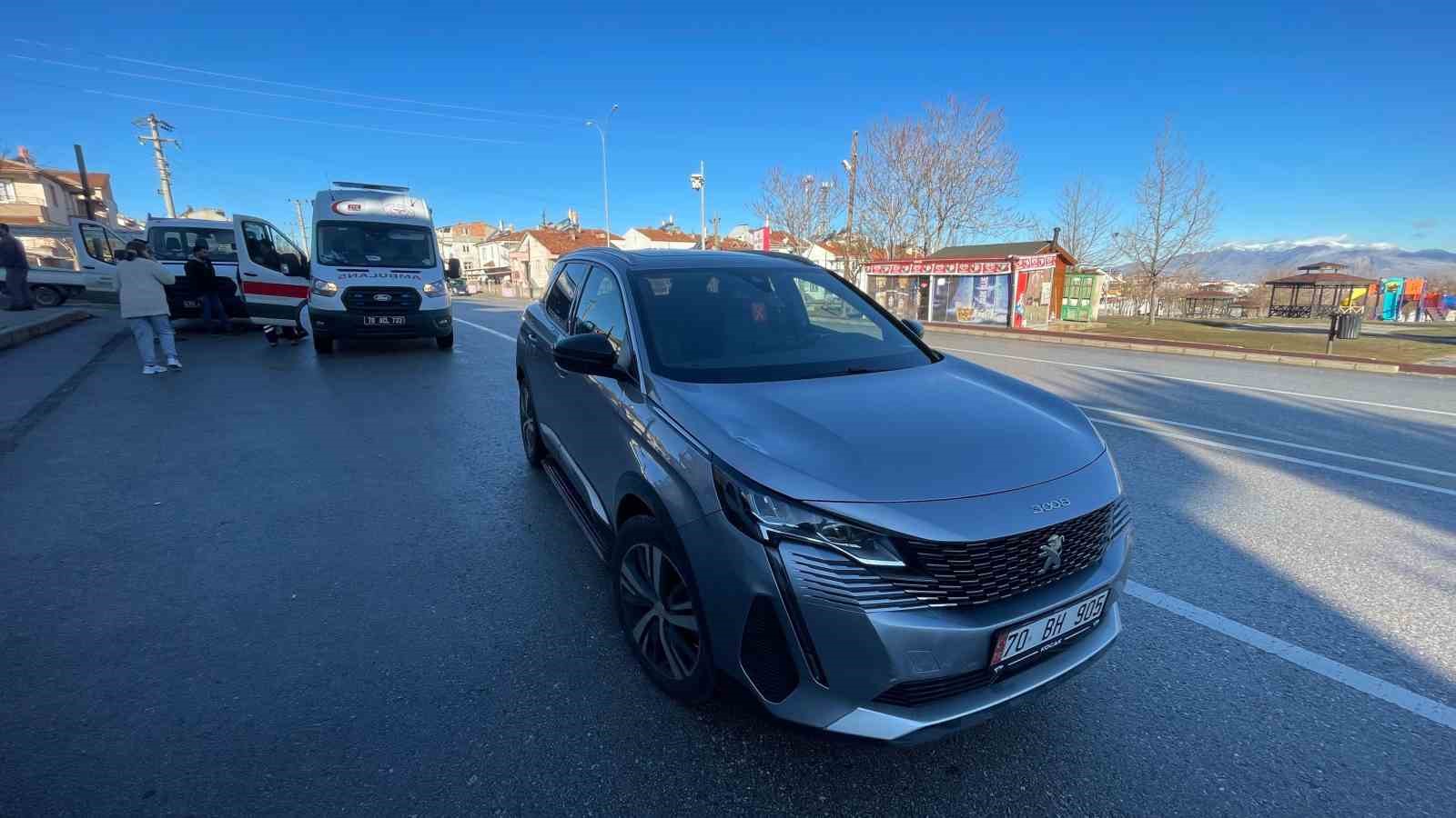 suv aracin carptigi yaya yola savrularak yaralandi 3 lGlhsCXs