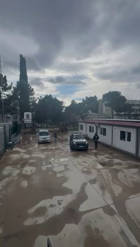 suv tarzi aracin her kosesinden duzensiz gocmen cikti 4 dtaKeS51
