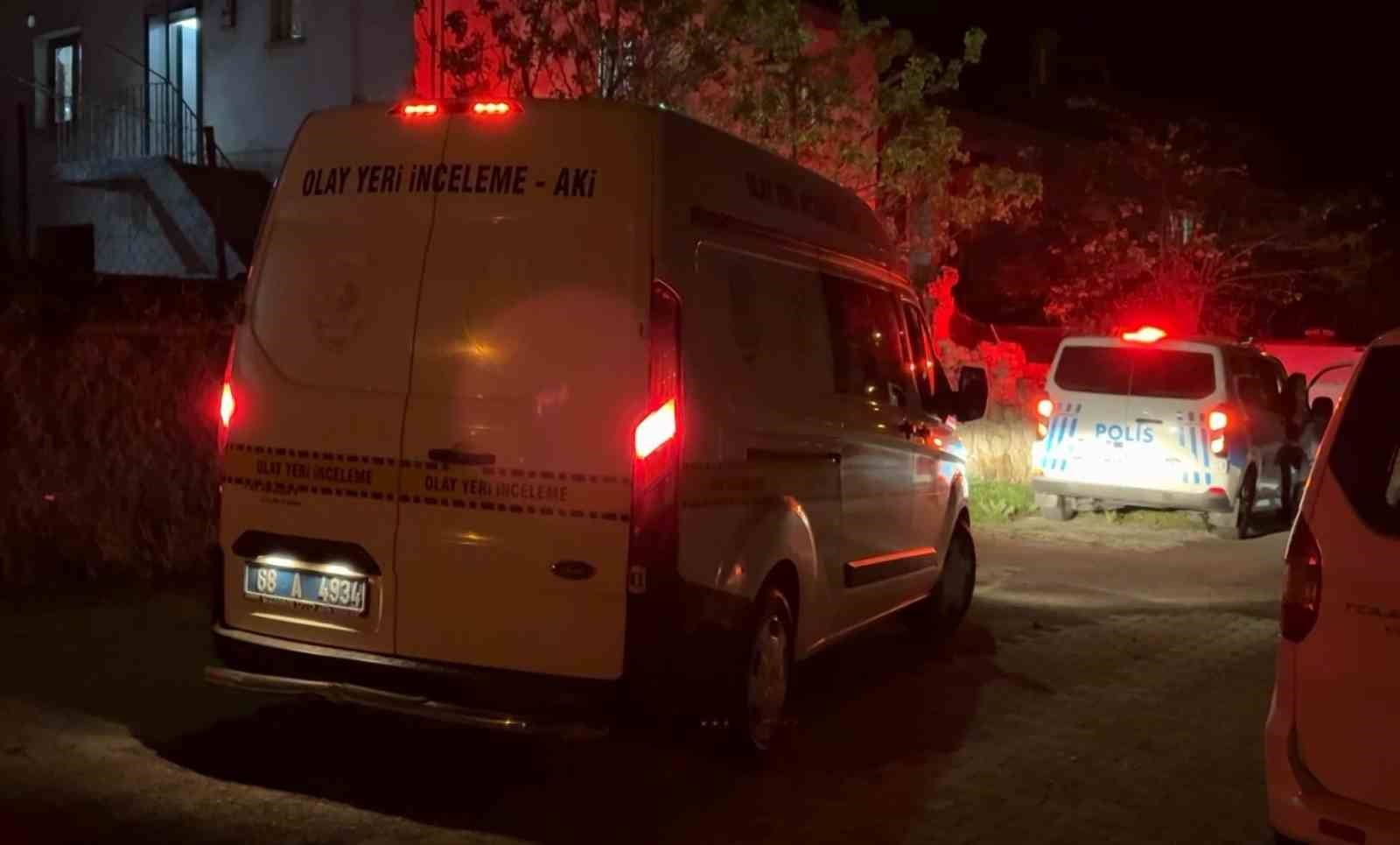tabancayla evine ates acti kadin ve cocuklari kades cagrisi ile polis kurtardi 1 wkzJcIse