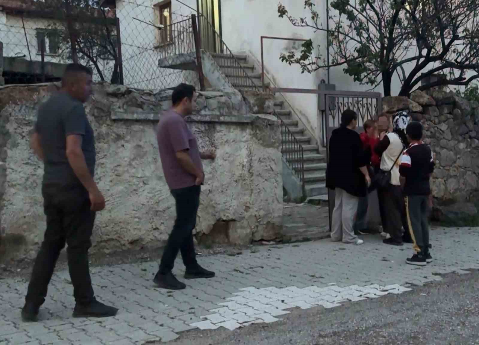 tabancayla evine ates acti kadin ve cocuklari kades cagrisi ile polis kurtardi 2 eTaXrGjJ