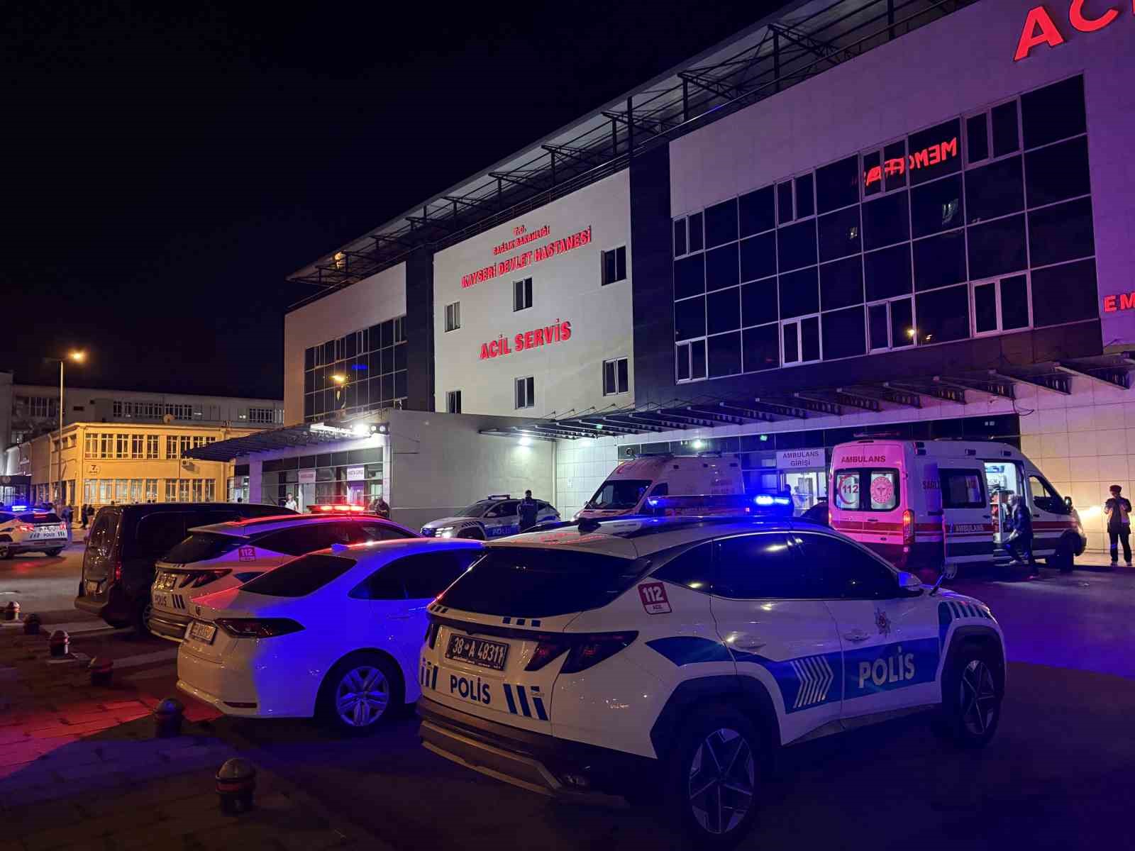 tabancayla yaraladiklari sahsi hastaneye birakip kactilar 1 yarali 2 RrrEvPaP