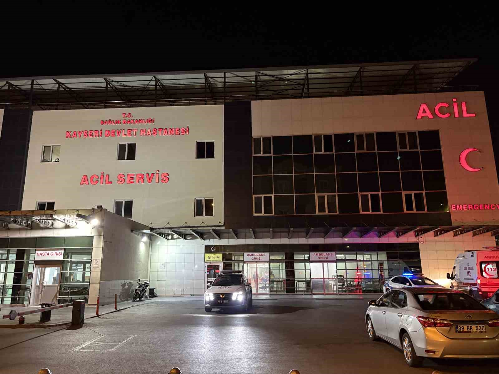tabancayla yaraladiklari sahsi hastaneye birakip kactilar 1 yarali 3 aXqlFdRf