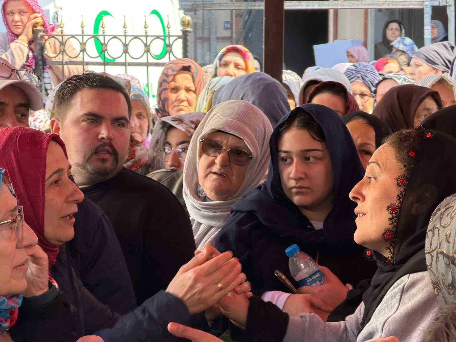 taciz magduru genc kiz son yolculuguna gozyaslari ile ugurlandi 2