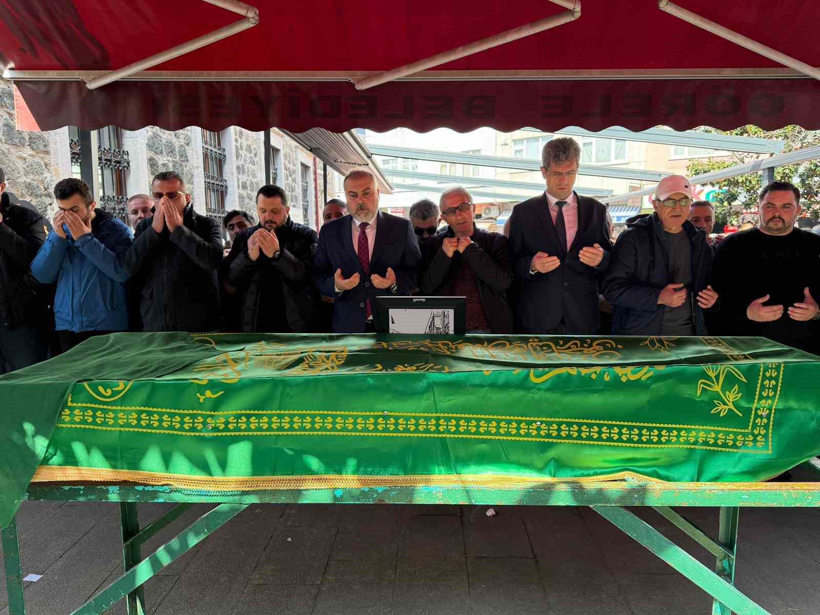 taciz magduru genc kiz son yolculuguna gozyaslari ile ugurlandi 3 bF8URyUj