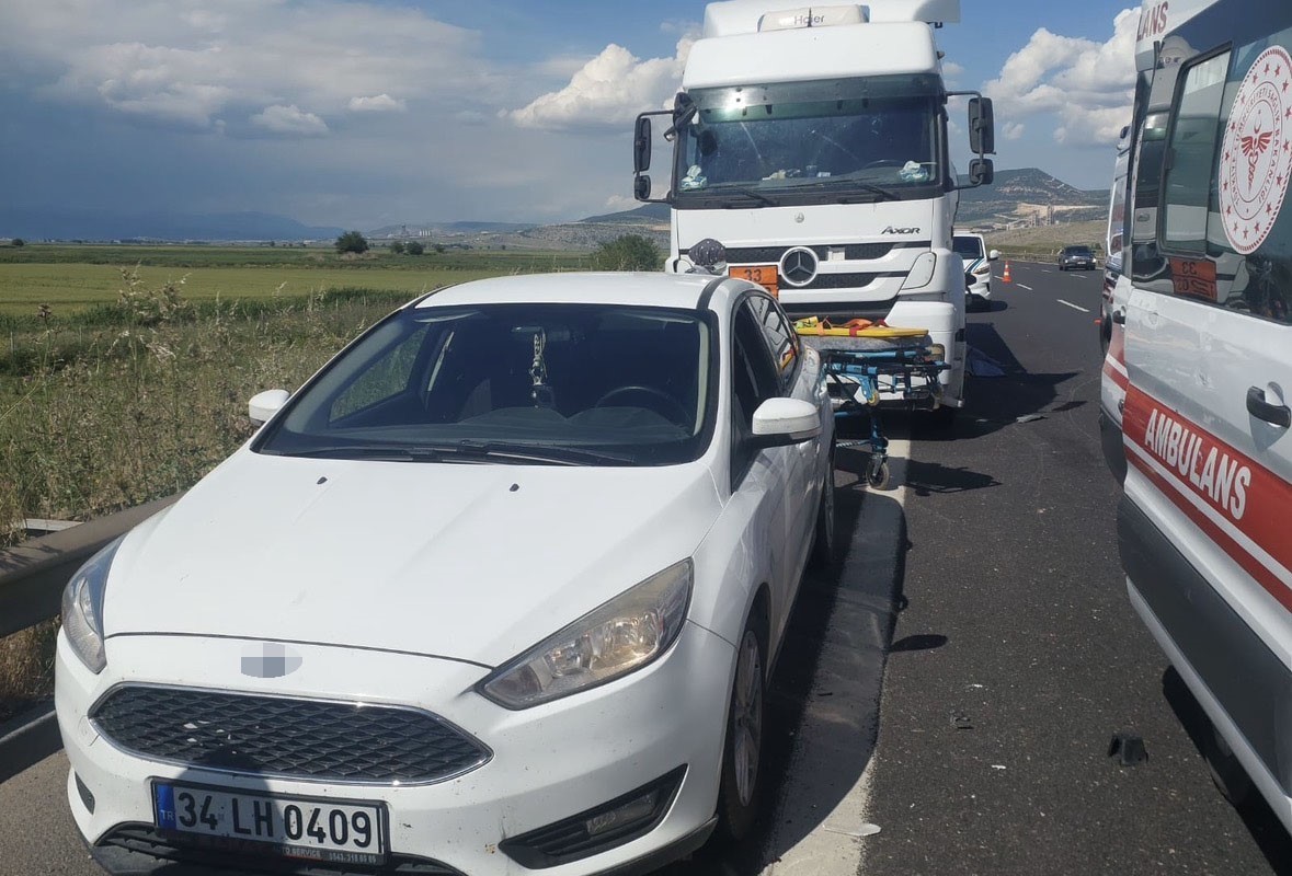 tag otoyolunda bozulan tira yardim icin duranlara baska tir carpti 1 olu 2 yarali rPalKI58