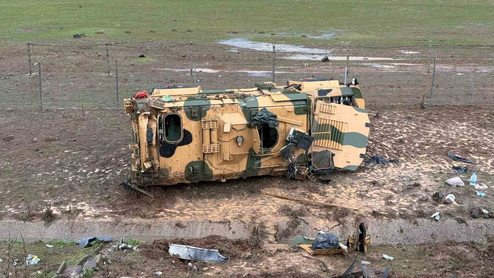 tag otoyolunda kontrolden cikan askeri arac devrildi 10 asker yaralandi 1