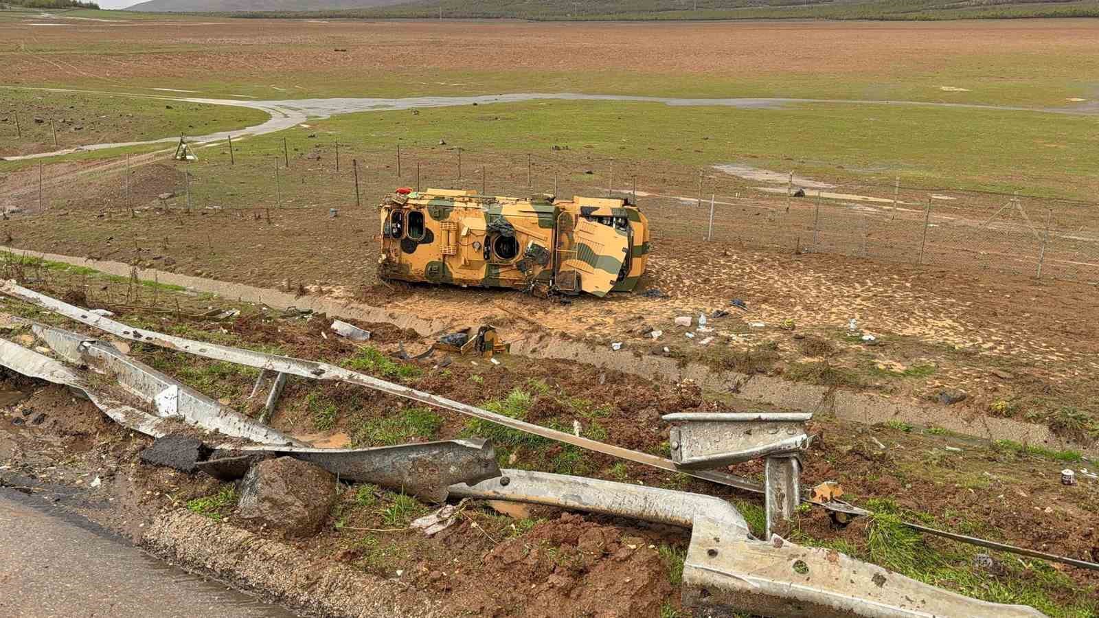 tag otoyolunda kontrolden cikan askeri arac devrildi 10 asker yaralandi 3