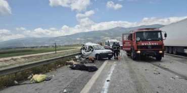 tag-otoyolunda-tir-hafif-ticari-araca-arkadan-carpti-2-olu-2-yarali-7ipDlS7v.jpg