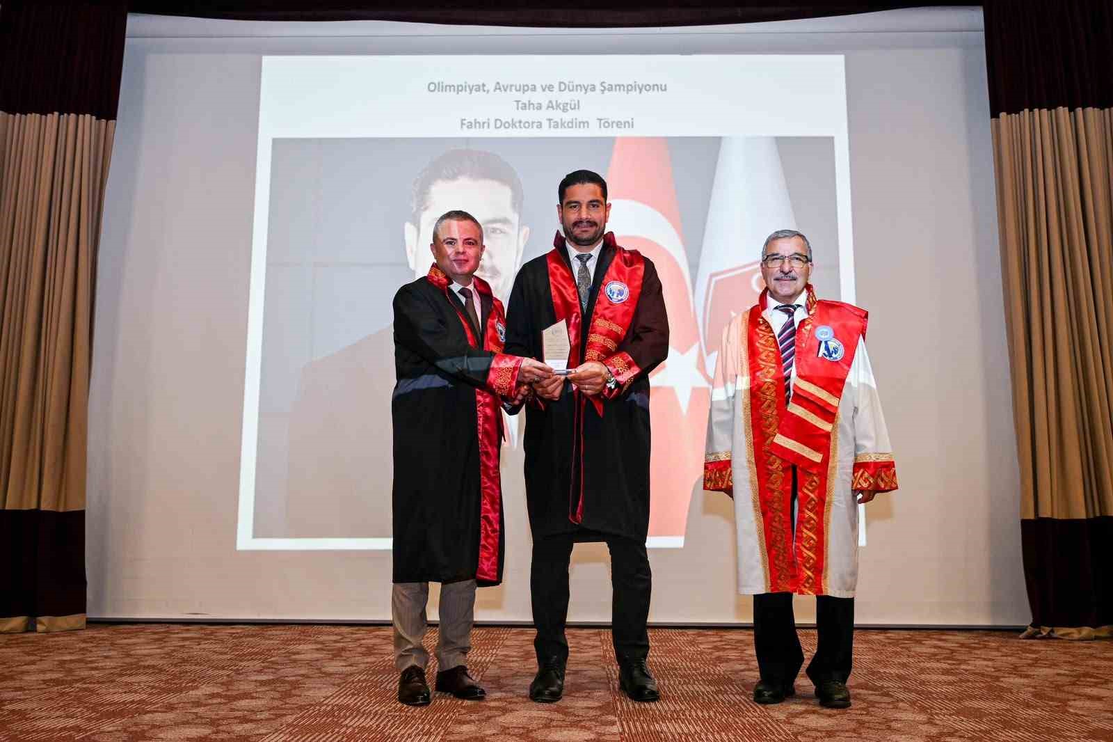 taha akgule fahri doktora unvani verildi 0 LmcNMFKh