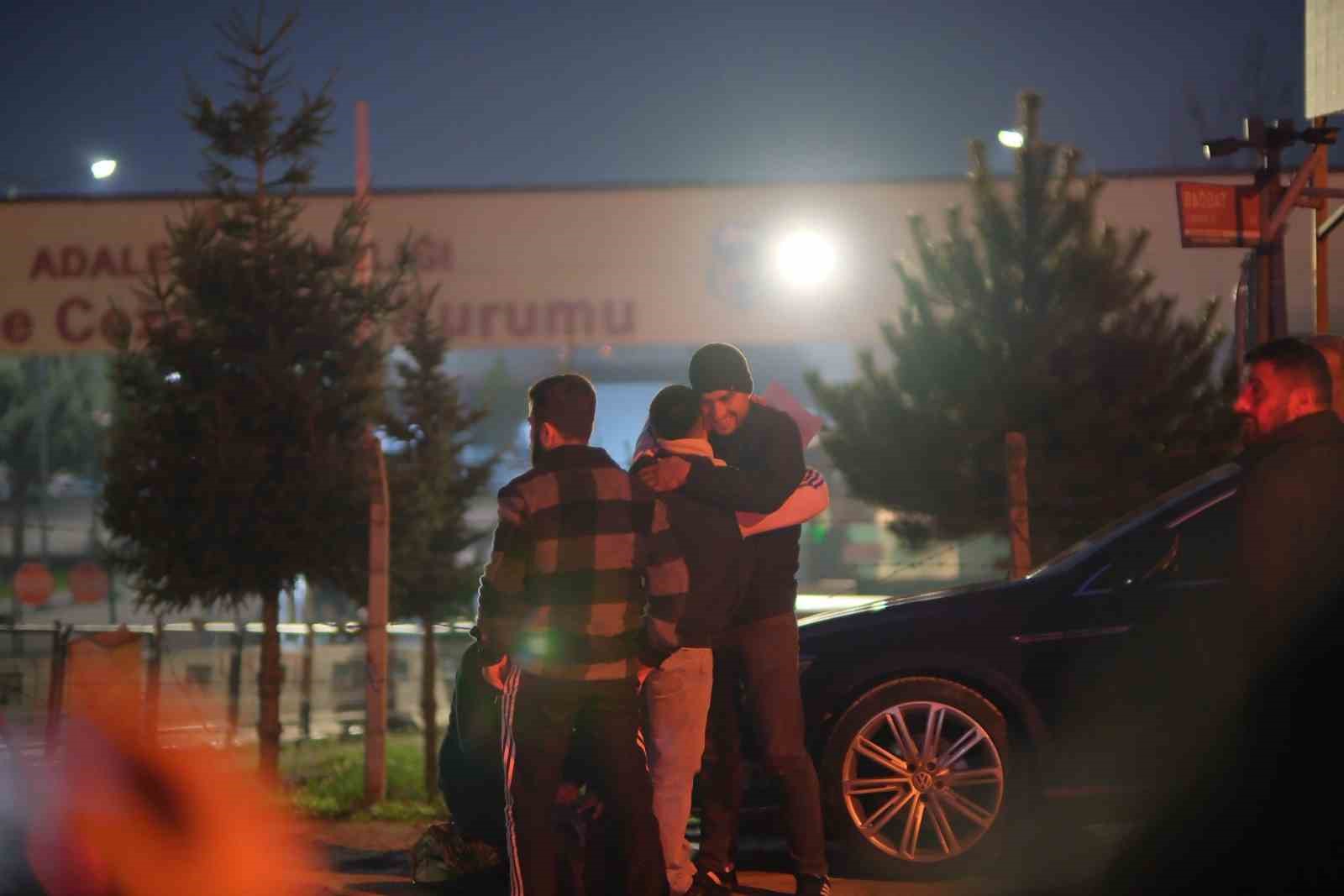 tahliyeleri beyaz guvercinle karsiladilar 3 IXGEFfMD