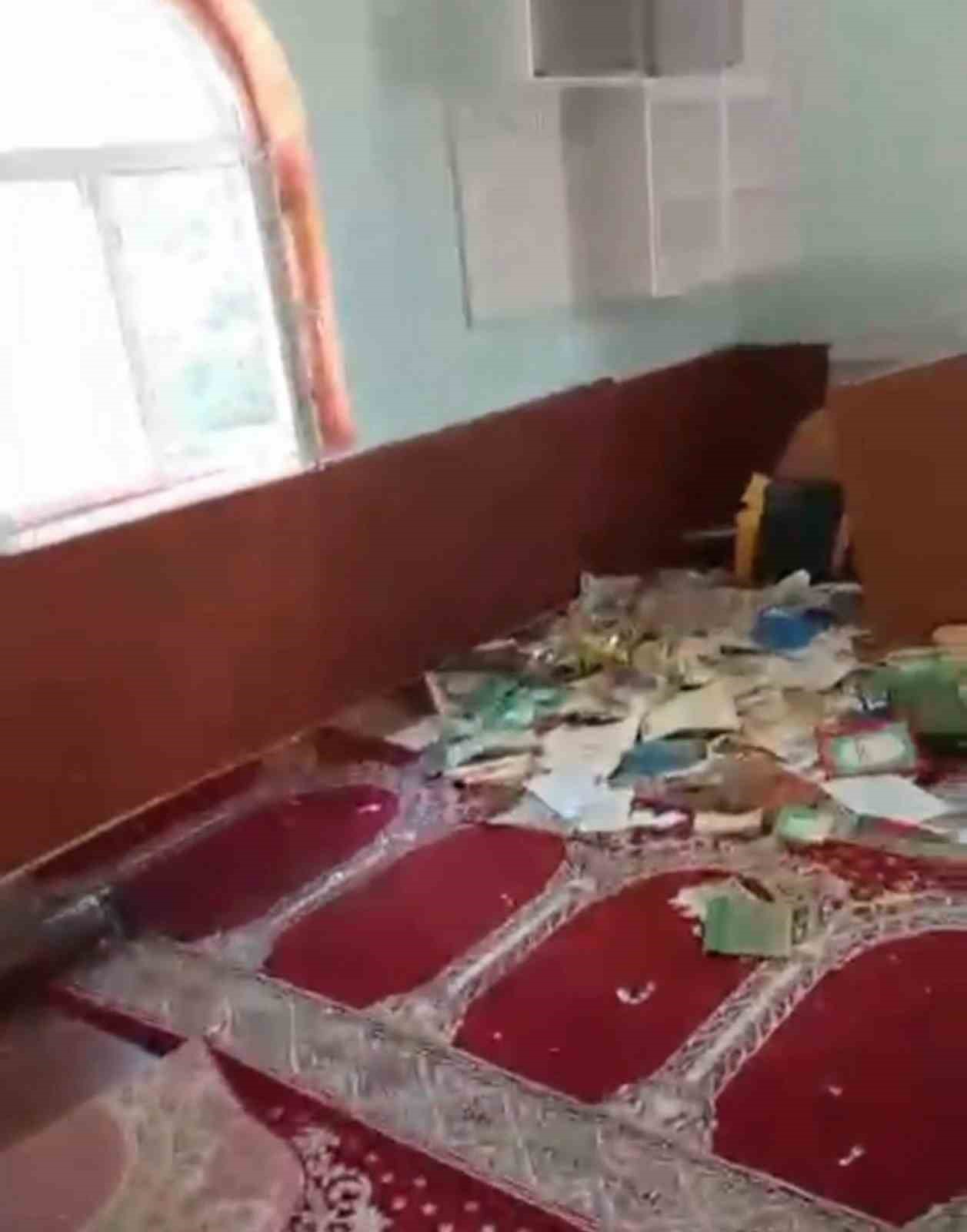 tahrip edilen koy camisi belediye ekiplerince yeniden ibadete hazir hale getirildi 4 u77z7IPt