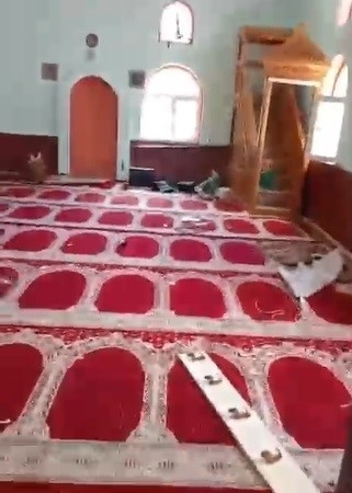 tahrip-edilen-koy-camisi-belediye-ekiplerince-yeniden-ibadete-hazir-hale-getirildi-hAwMW8N1.jpg