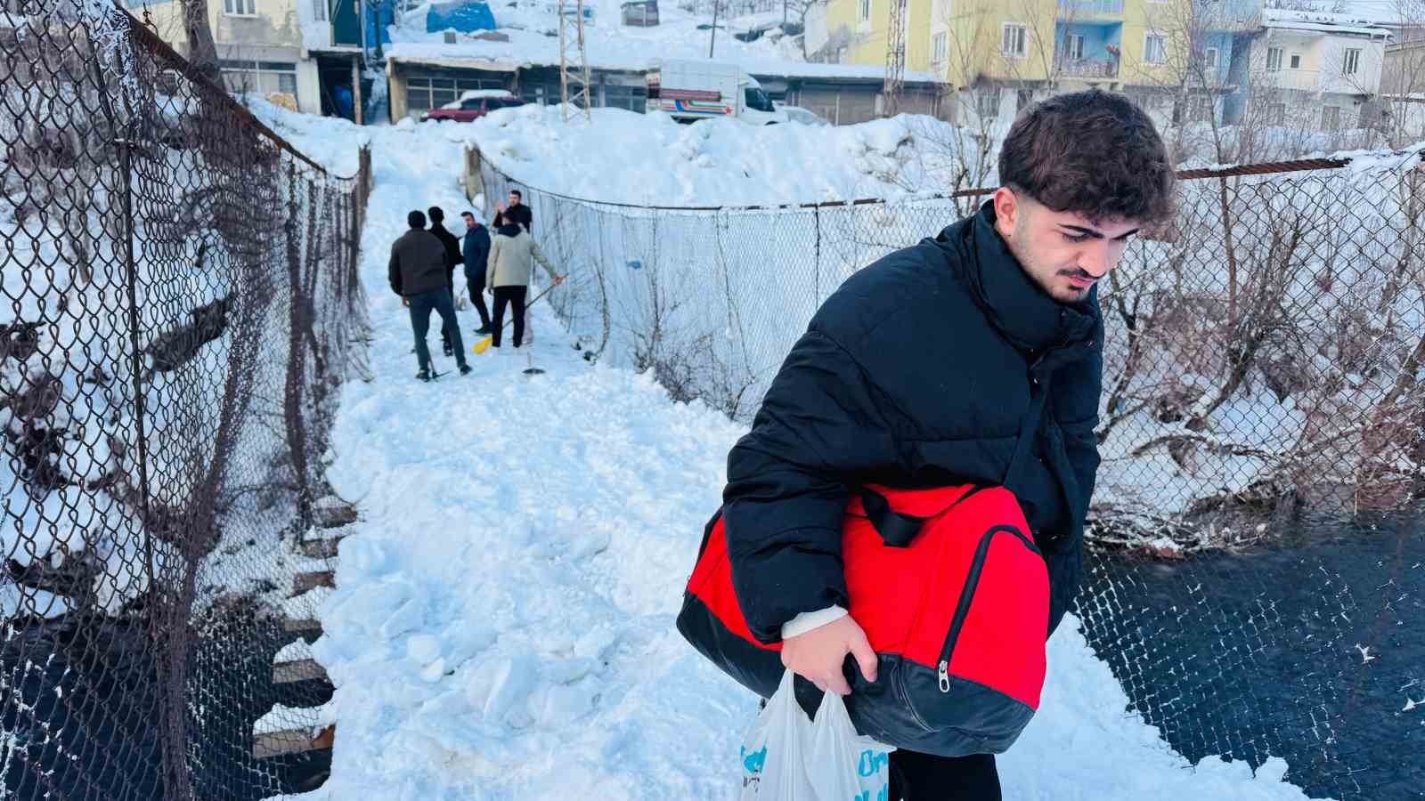 tahta koprulerde kar nobeti 6