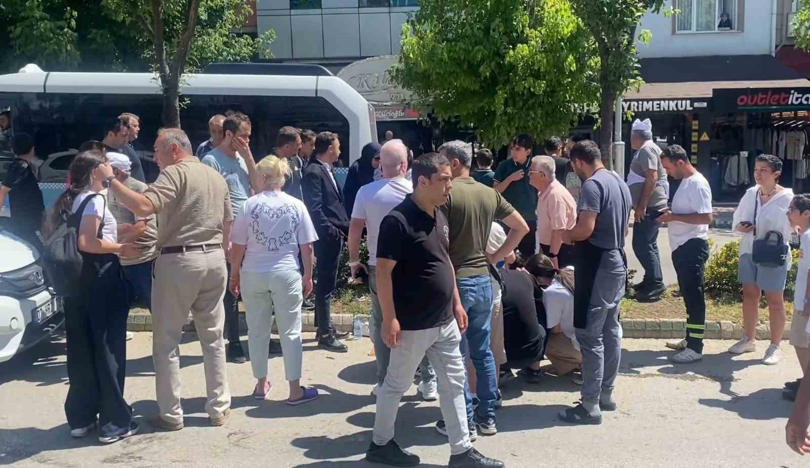 takdir belgesi sevinci hastanede bitti yolun karsisina gecerken otomobil carpti 3 hnzY1EEi