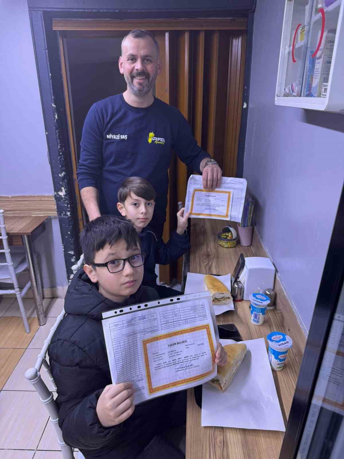 takdir ve tesekkur belgesi getiren donerle dondu 5 CSnfpi3E