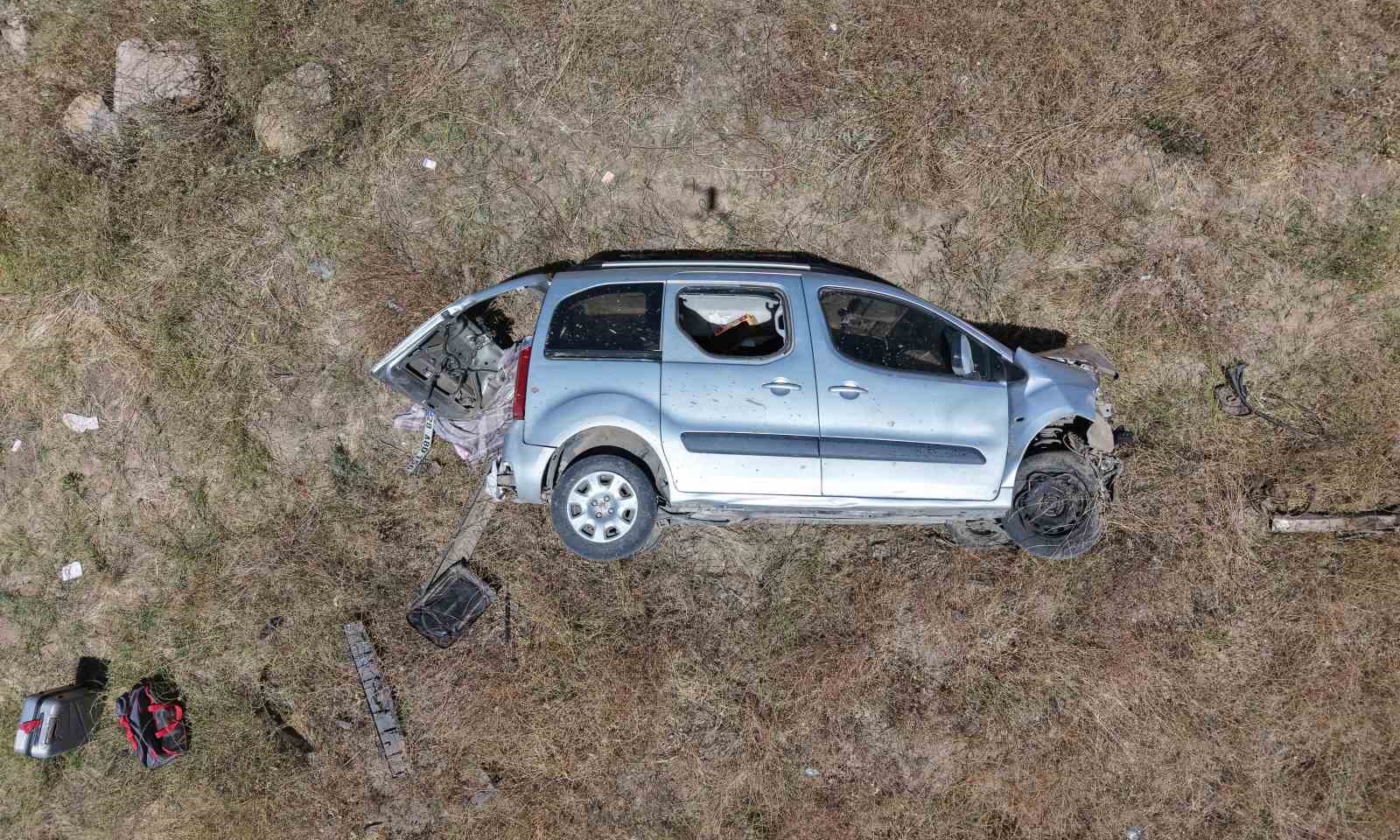 takla atan arac hurdaya dondu surucu esi ve cocugu yaralandi 1 gTDCpDLw