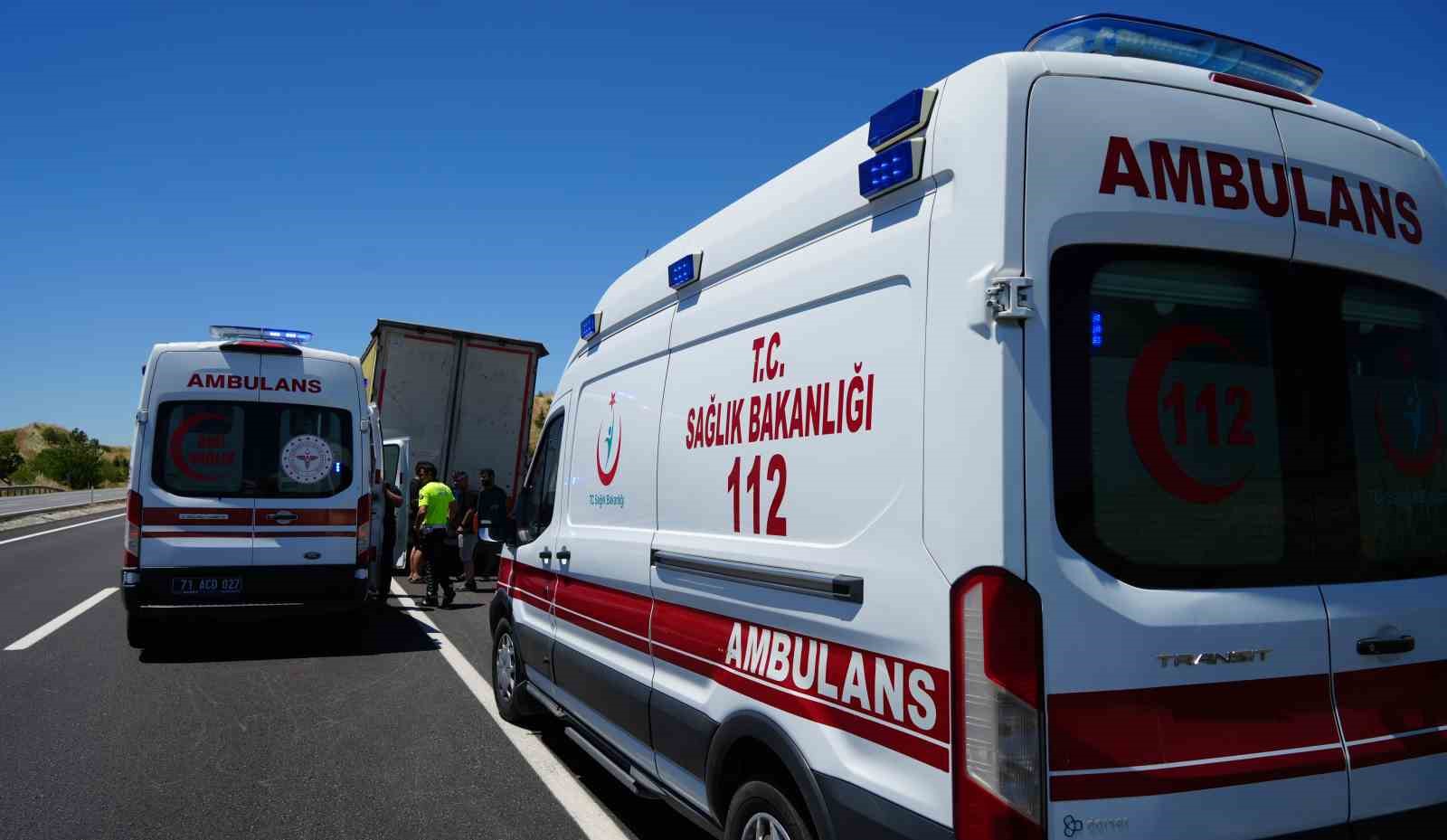 takla atan arac hurdaya dondu surucu esi ve cocugu yaralandi 2 ZQh5VkQK