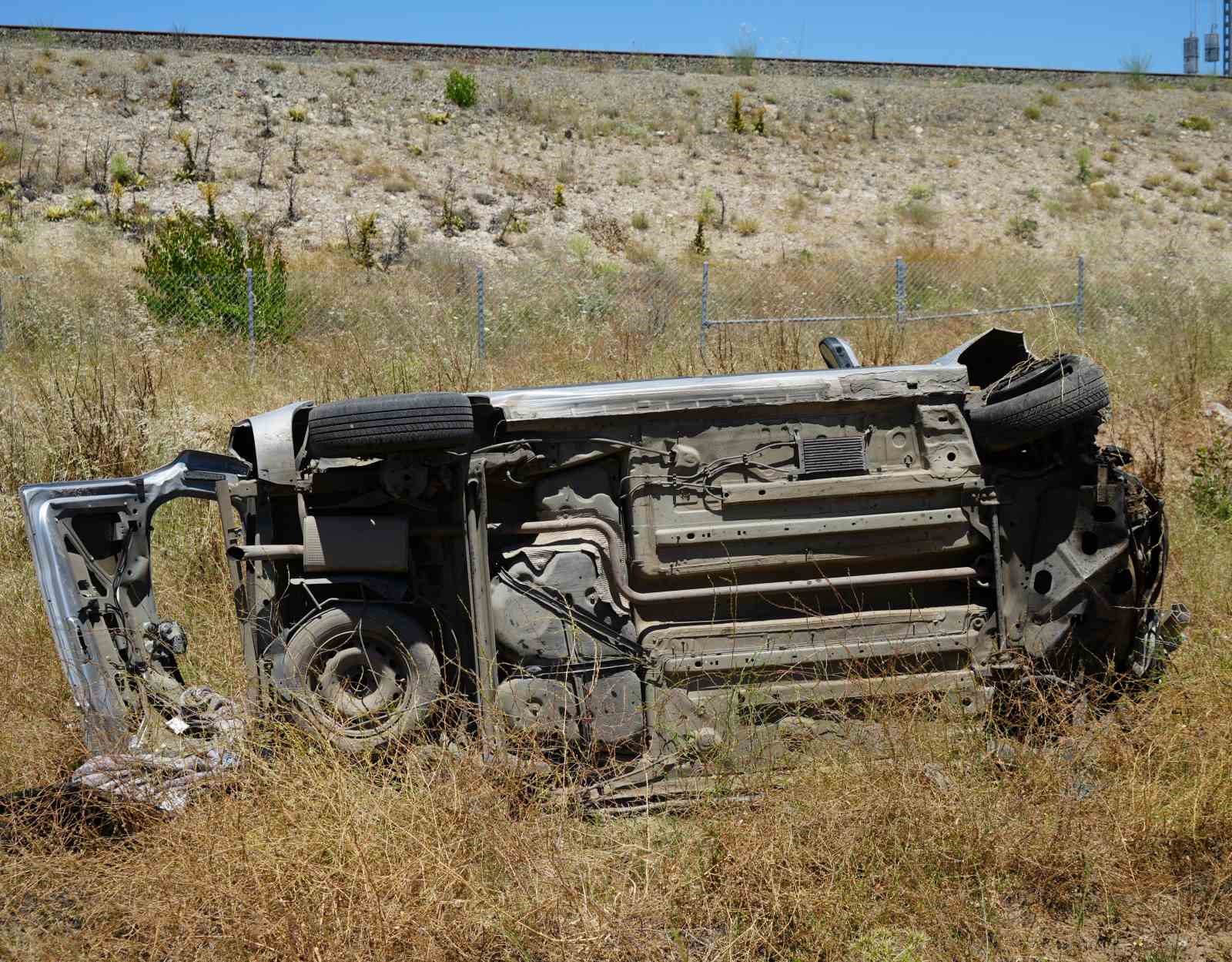 takla atan arac hurdaya dondu surucu esi ve cocugu yaralandi 5 8QslAeJd