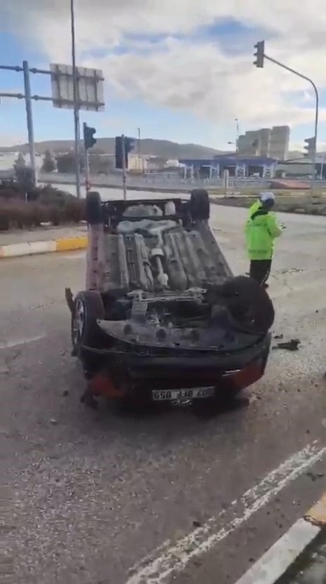 takla atan aractan burnu bile kanamadan kurtuldu 0 Fekpw5Ln