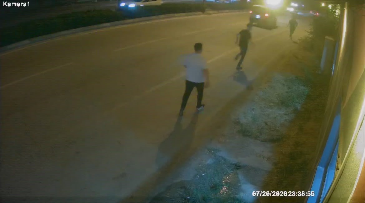 Takla atan cip kazasının güvenlik kamerası ortaya çıktı 4 takla atan cip kazasinin guvenlik kamerasi ortaya cikti 0