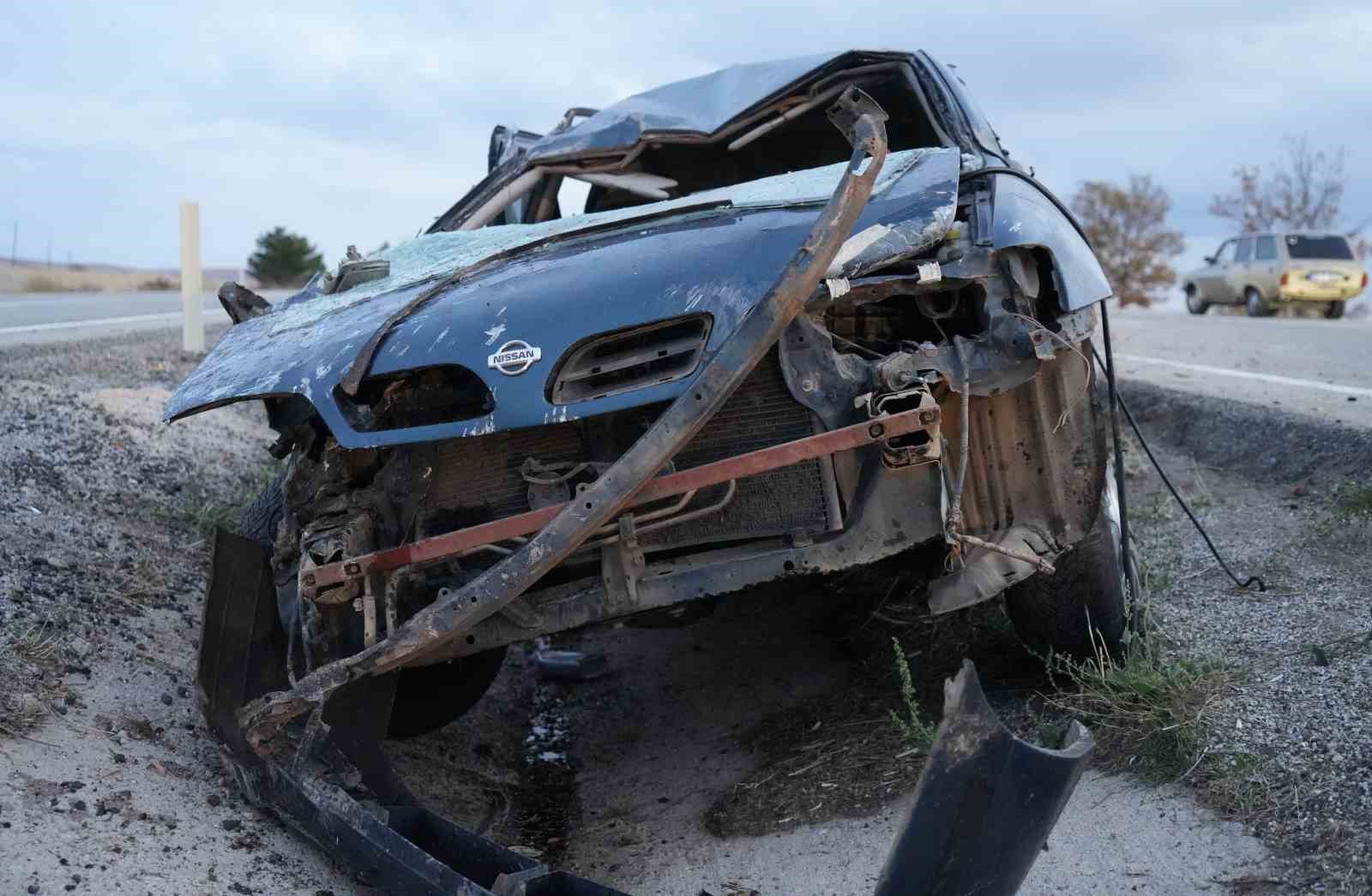takla atan otomobil hurdaya dondu ayni aileden 3 yarali 0