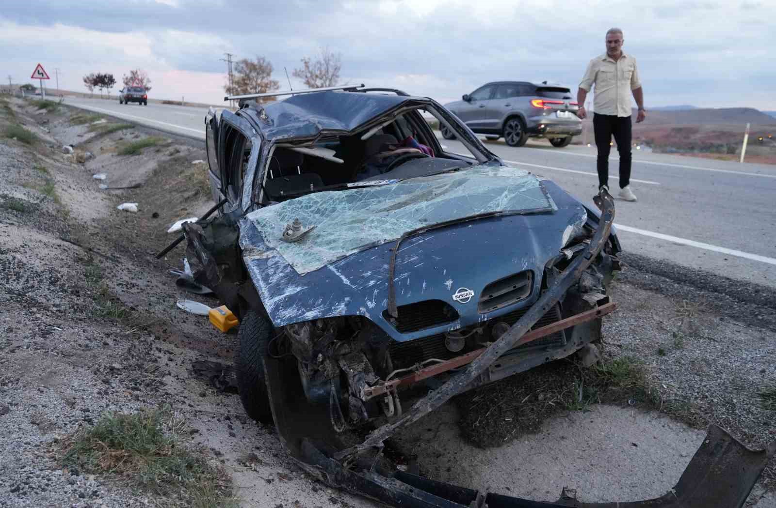 takla atan otomobil hurdaya dondu ayni aileden 3 yarali 4 uTFBfFkt