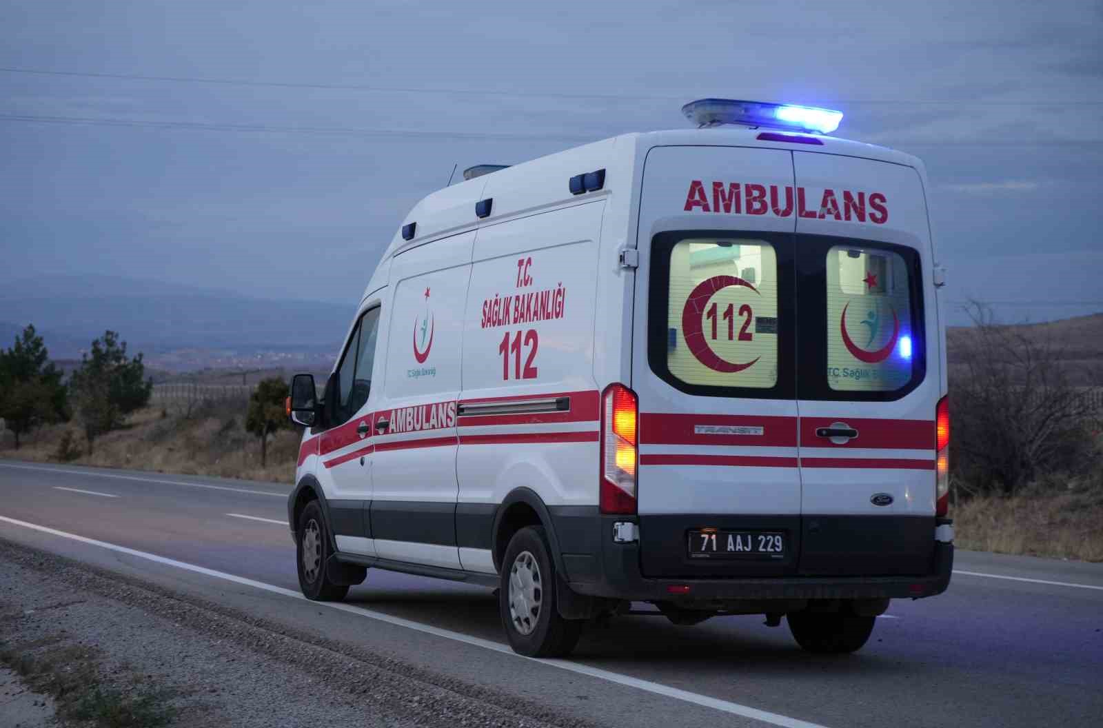 takla atan otomobil hurdaya dondu ayni aileden 3 yarali 5 emtPGOH6