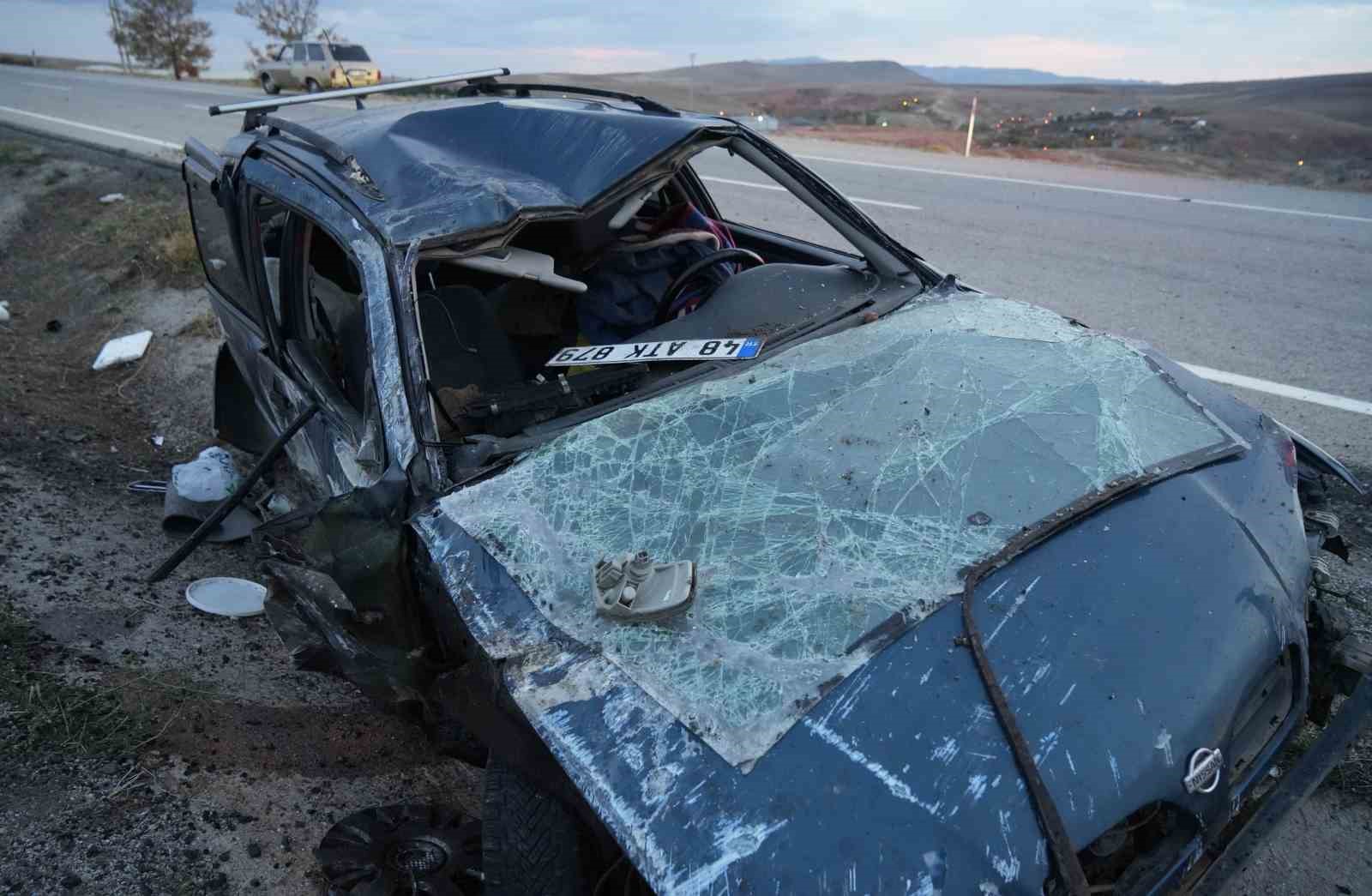 takla atan otomobil hurdaya dondu ayni aileden 3 yarali 6