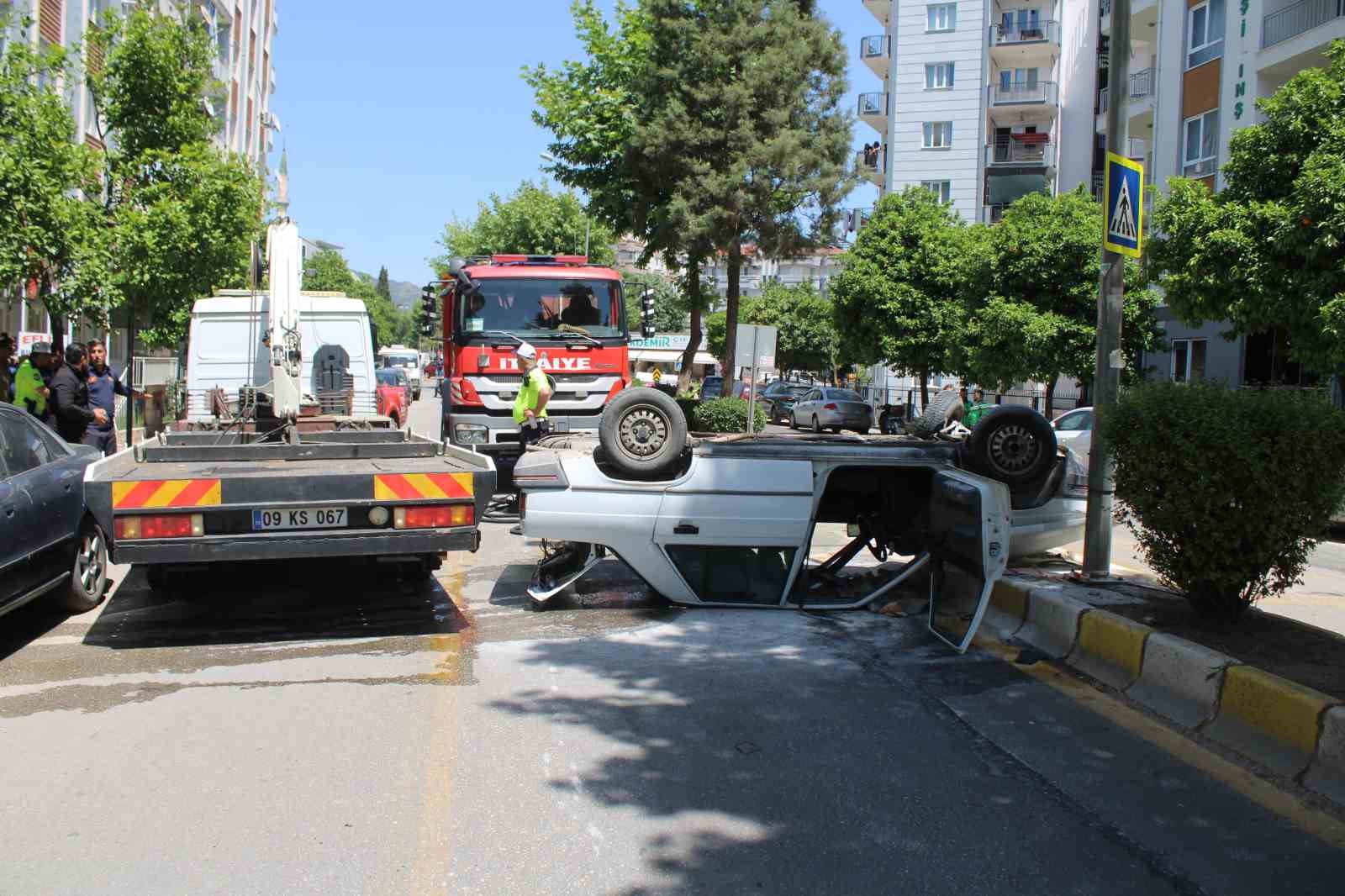 takla atan otomobil yandi vatandaslar surucuyu son anda kurtardi 3 P7tanhvN