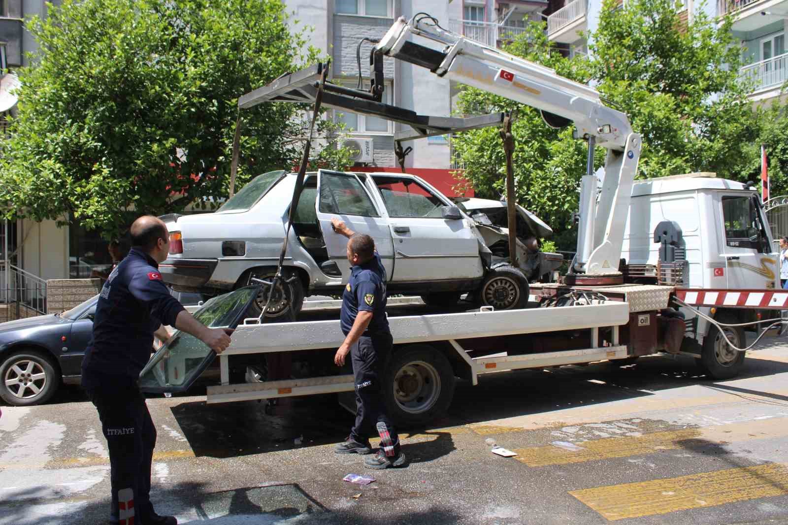 takla atan otomobil yandi vatandaslar surucuyu son anda kurtardi 6 mH5tvAlE