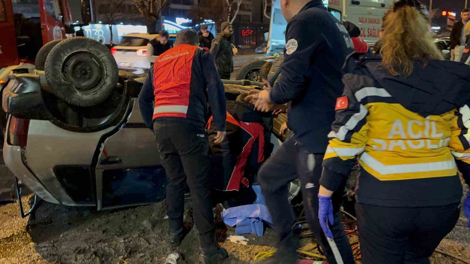 takla atan otomobilde sikisan arkadasinin basindan ayrilmadi 2 FIReevdn
