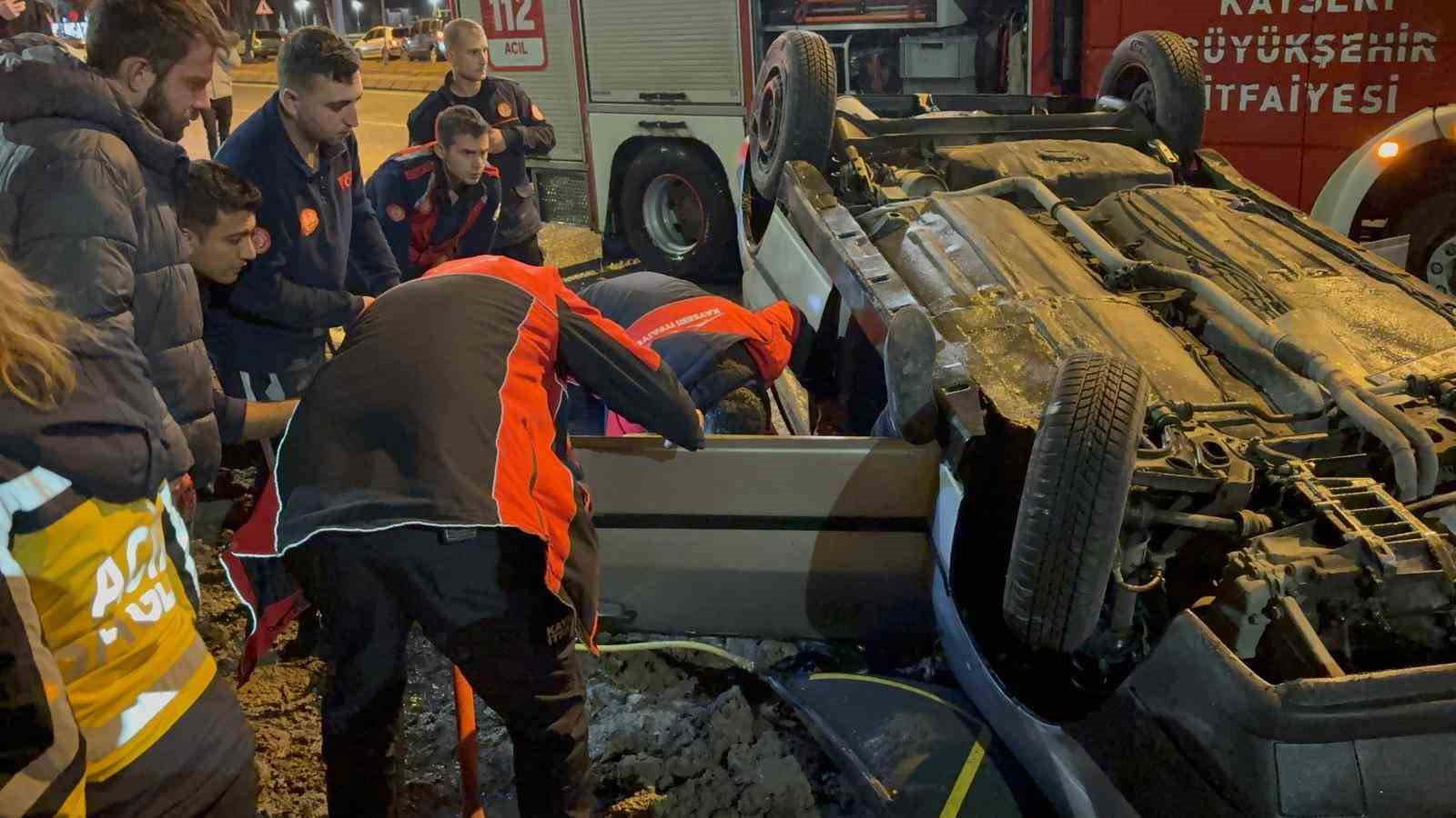 takla atan otomobilde sikisan arkadasinin basindan ayrilmadi 3 3TM8QeeC