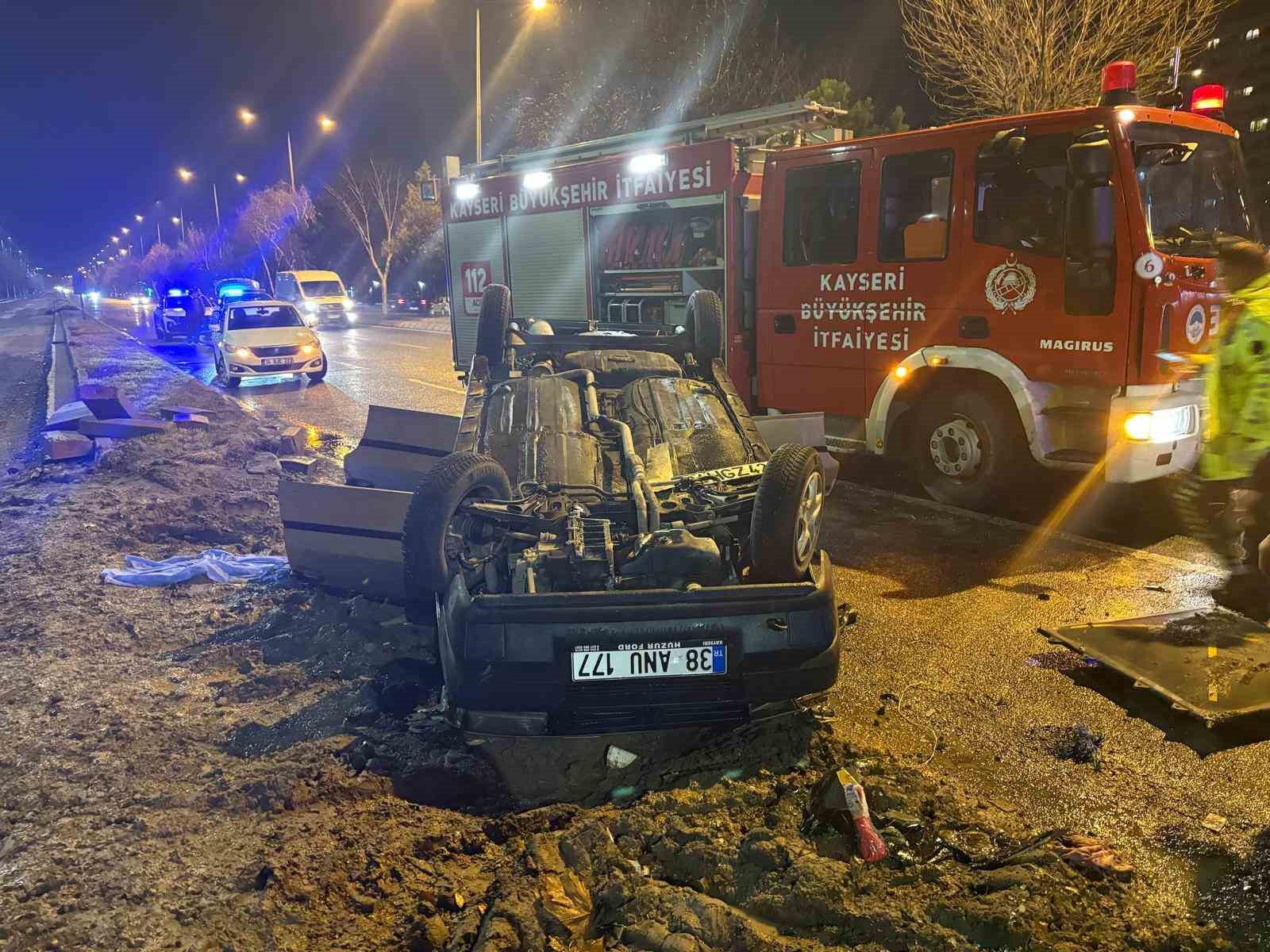 takla atan otomobilde sikisan arkadasinin basindan ayrilmadi 4 RQqzhLWX