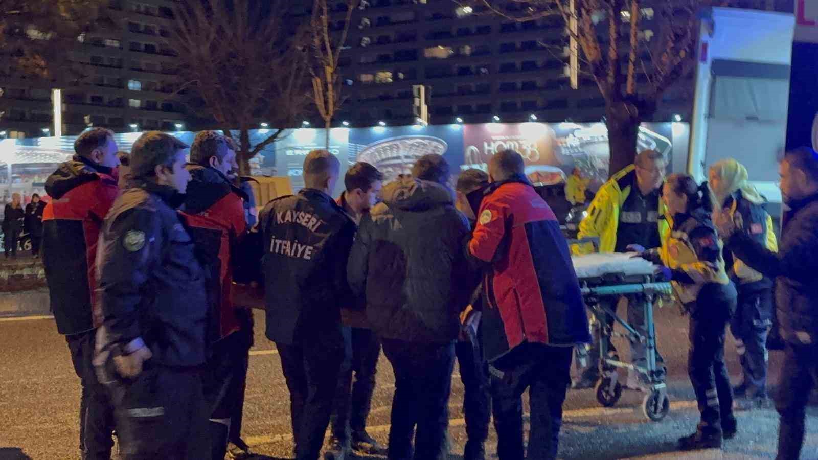 takla atan otomobilde sikisan arkadasinin basindan ayrilmadi 5 sGMCLzRZ