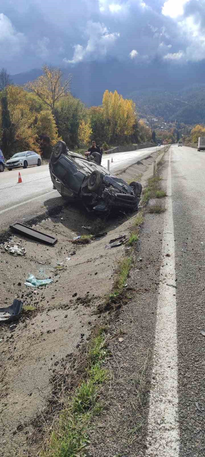 takla atan otomobilden 2 kisi yarali kurtuldu 0 te5G5CyN