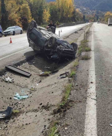 takla-atan-otomobilden-2-kisi-yarali-kurtuldu-TB7Wzw2n.jpg