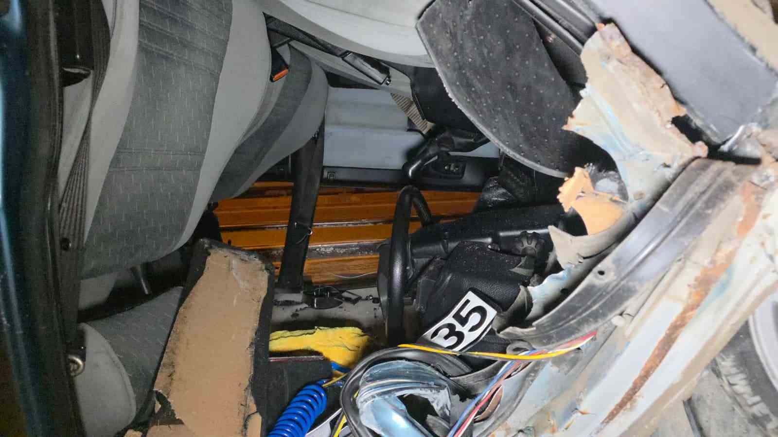 takla atan otomobilden burunlari bile kanamadan ciktilar 4