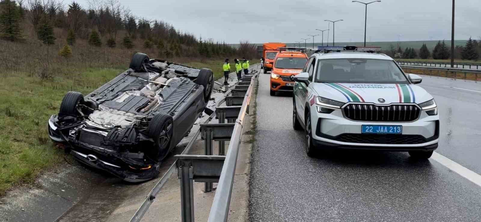 takla atan otomobilden yara almadan kurtuldular 0 Zhp8LGTf
