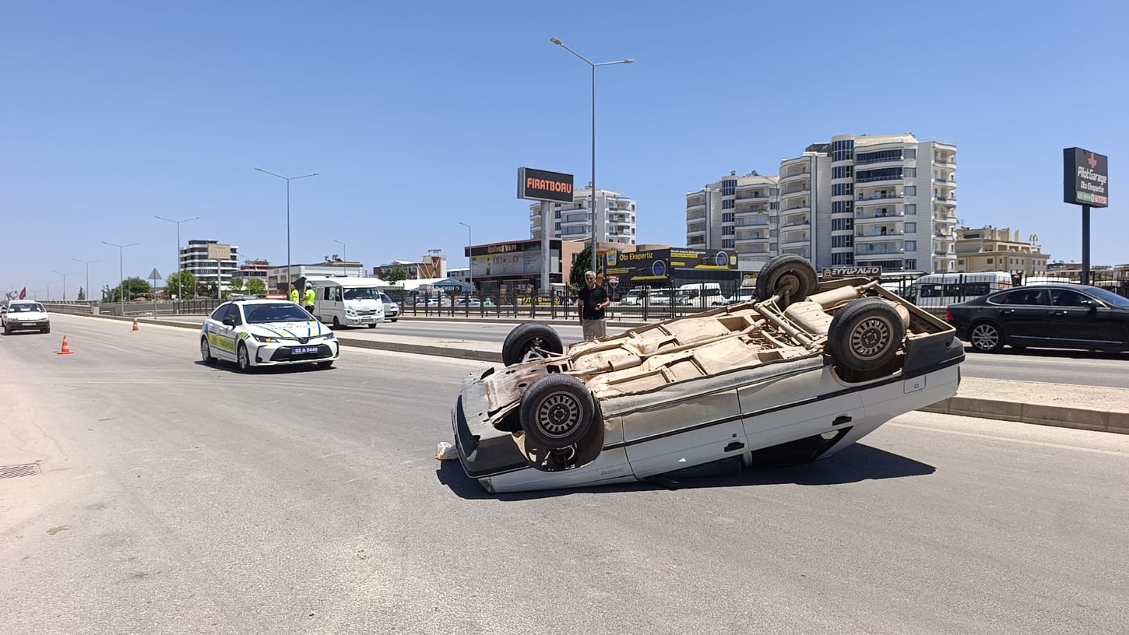 takla atan otomobilin surucusu yaralandi 1 f7U3glnT