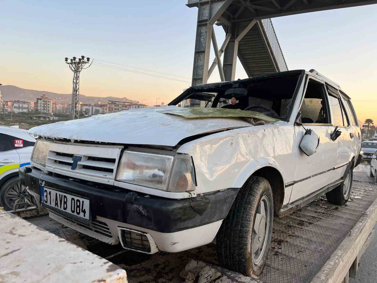 takla atarak hurdaya donen tofasin surucusu yaralandi 1 NXvBEWsK