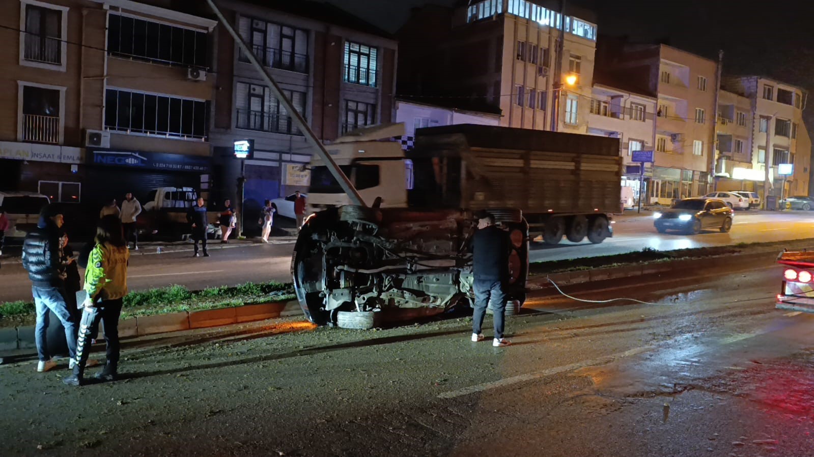 takla atip direge carpan otomobilin kaza ani kamerada 3 yarali 2 V36pWuCF