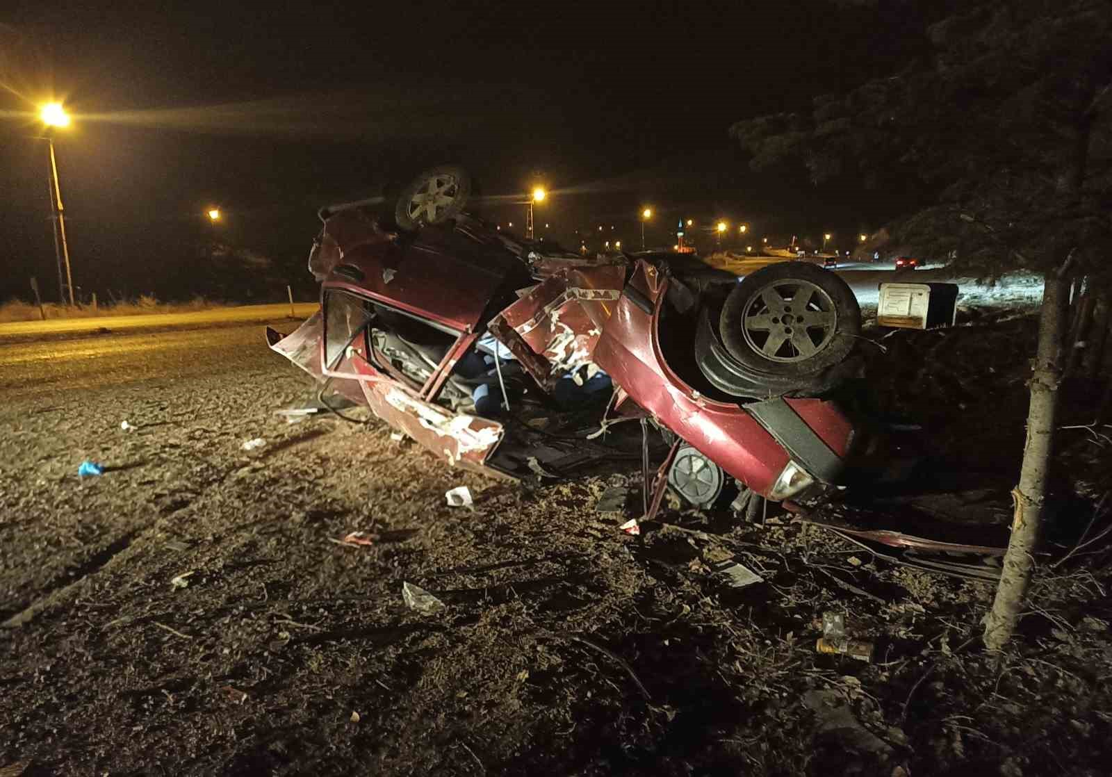 Takla atıp hurdaya dönen aracın sürücüsü hastanede hayatını kaybetti 4 takla atip hurdaya donen aracin surucusu hastanede hayatini kaybetti 0 3yAXdeUd