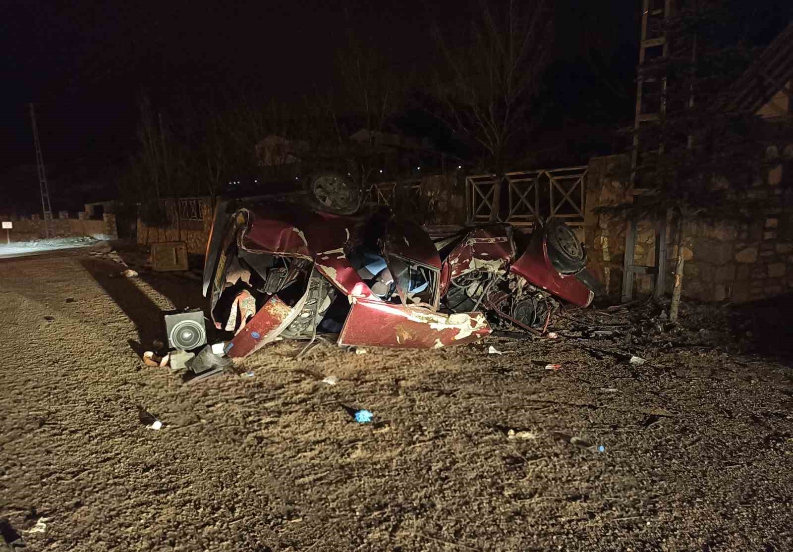 Takla atıp hurdaya dönen aracın sürücüsü hastanede hayatını kaybetti 5 takla atip hurdaya donen aracin surucusu hastanede hayatini kaybetti 1 UgZWnnhI