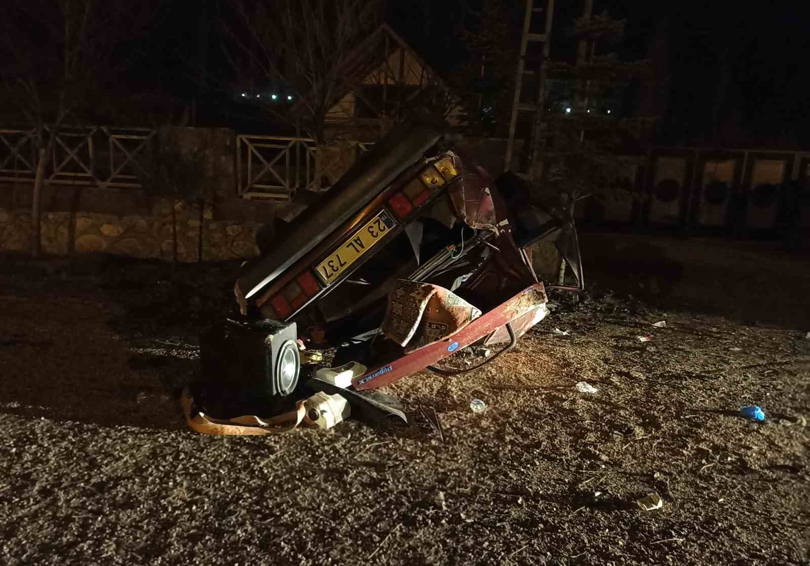 Takla atıp hurdaya dönen aracın sürücüsü hastanede hayatını kaybetti 6 takla atip hurdaya donen aracin surucusu hastanede hayatini kaybetti 2