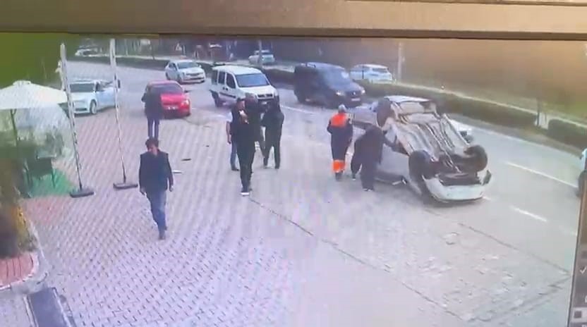 taklalar atan otomobilden burnu kanamadan cikti 2