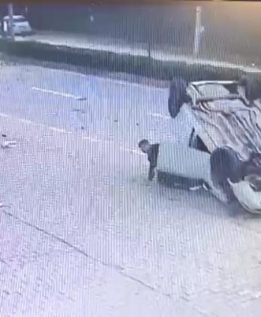 taklalar-atan-otomobilden-burnu-kanamadan-cikti-zIL26LUu.jpg
