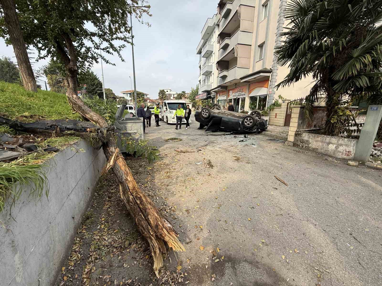 taklalar atarak hurdaya donen otomobilden burnu kanamadan cikti 0 PXvUy4In