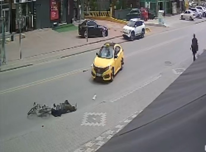 taksi bisikletle carpisti 1 yarali 1 E88Sh46r