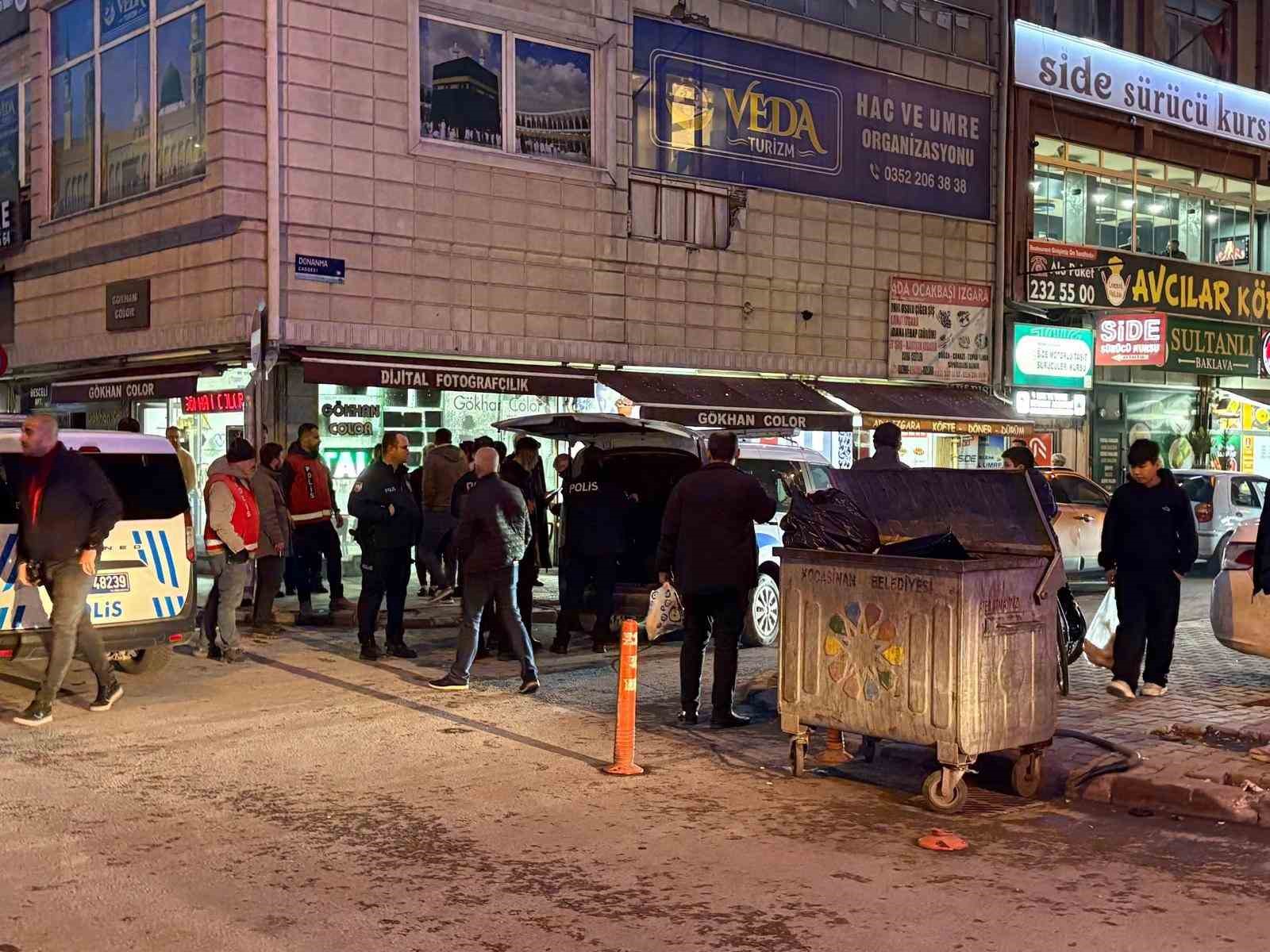 taksi duraginda bicakli kavga 1 yarali 1 vqFPJqb2