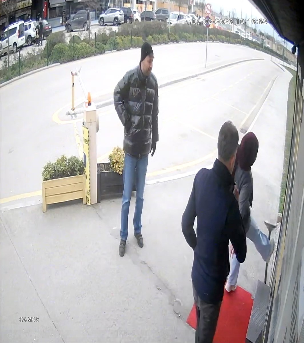taksi duraginda dehset anlari guvenlik kamerasi goruntuleri ortaya 2 gZiWaYuW